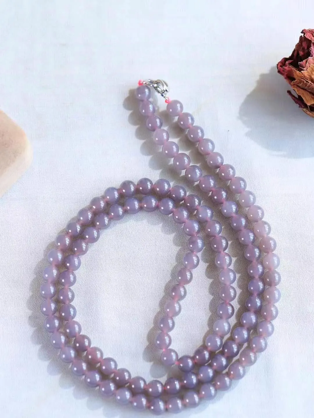 【珠圆玉润.项链】

货头精选 和田玉烟紫珠圆玉润项链 玉质温润细腻  整串打磨圆润，佩戴舒适。珠珠落玉盘，间关莺语花底滑，一生美好时光，无论身在何处，都有它相伴相守。事事顺遂，幸福美满，吉祥如意。重83.4克 尺寸取一7.9mm  79501078A