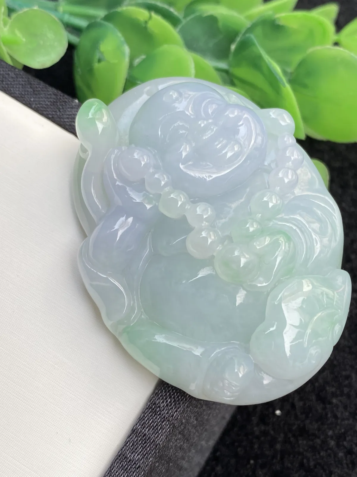 推荐【冰润春彩大佛】紫罗兰飘绿，一抹翠绿俏然枝头，无纹裂，水润，温润细腻，秀气迷人，品相佳，超值～～大件厚装