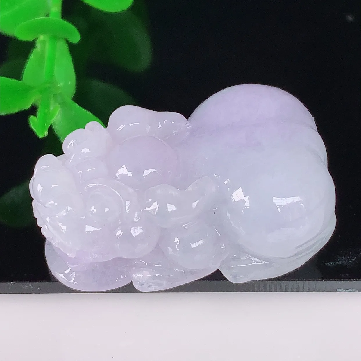 自然光实拍 冰润冰糯种紫罗兰翡翠招财貔貅吊坠，民间有“一摸貔貅运程旺盛，再摸貔貅财运滚滚，三摸貔貅平步青云 ”的美好祝愿。#41.8