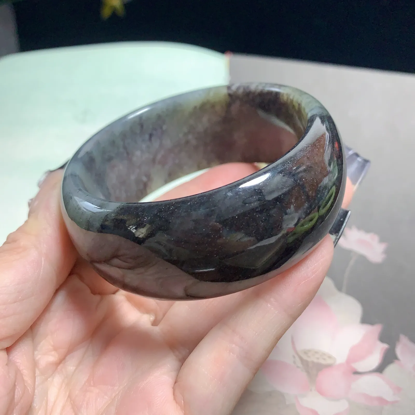 和田玉58圈口青花宽版手镯，圈口58宽26.8玉质细腻油润 底色纯净  脂粉好，品质高