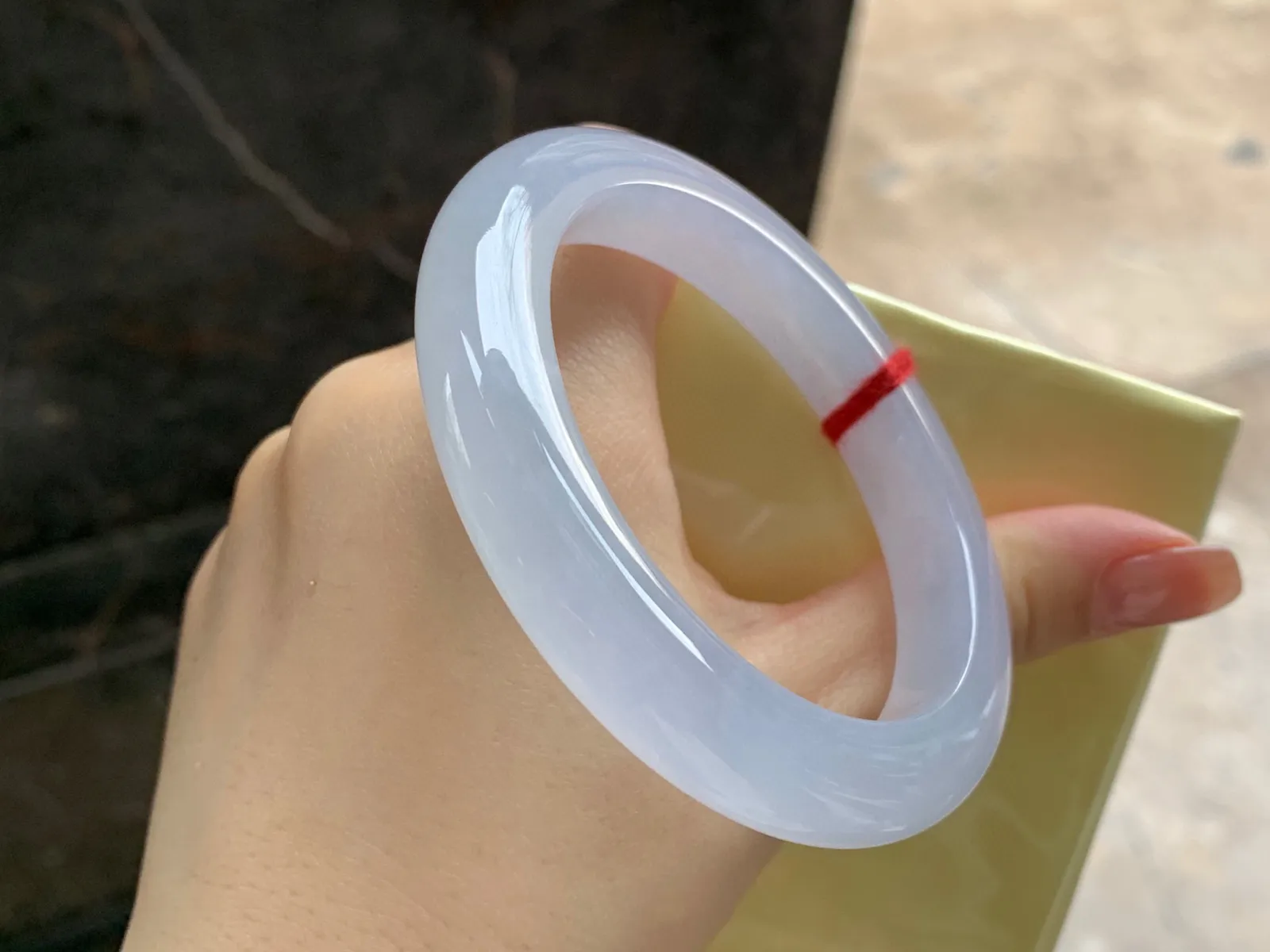冰种手镯
尺寸：56.5-10.5-9.8mm
种好 小清新上手好看 推荐