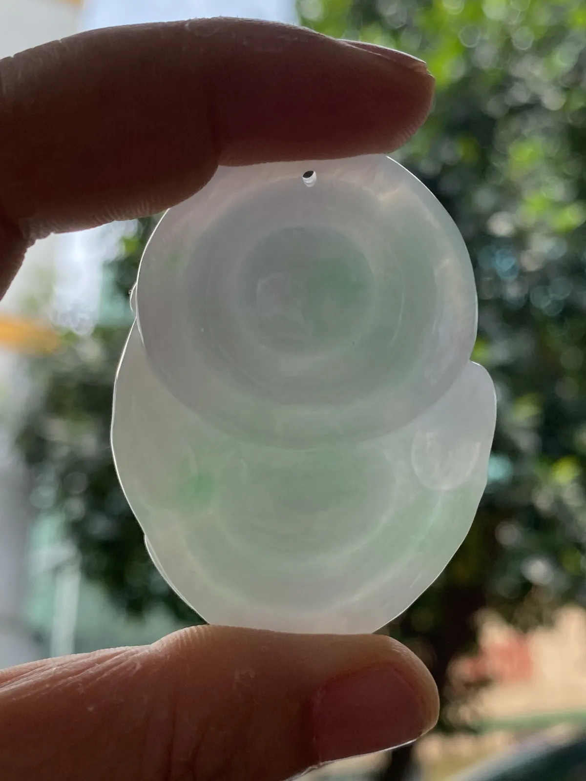 推荐【冰润春彩大佛】紫罗兰飘绿，一抹翠绿俏然枝头，无纹裂，水润，温润细腻，秀气迷人，品相佳，超值～～大件厚装