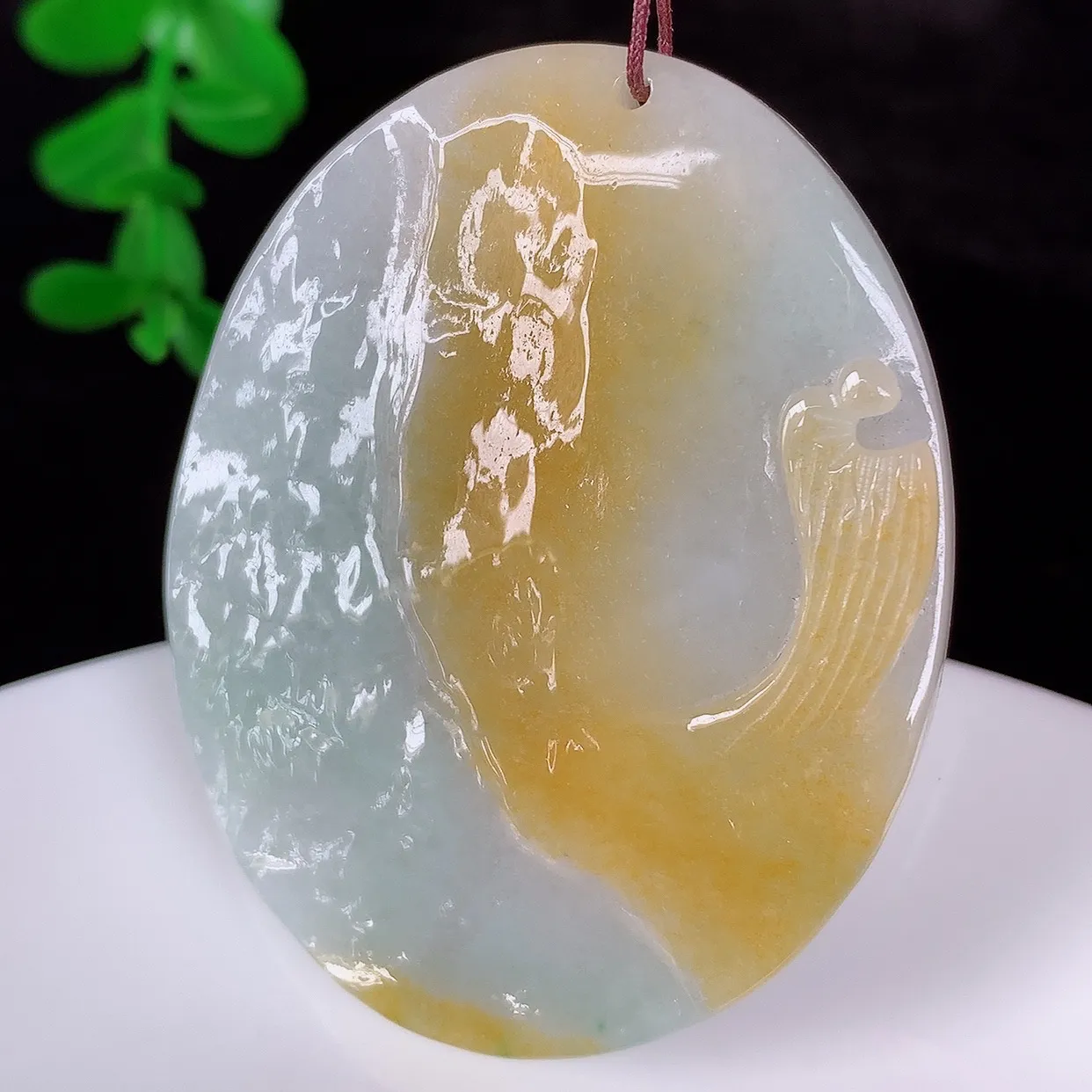 自然光实拍，冰润冰糯种黄翡翡翠悟道吊坠，翡翠悟道寓意“祥和，安宁，吉祥，幸福”，佩戴效果优雅迷人，性价比超高！#60.8