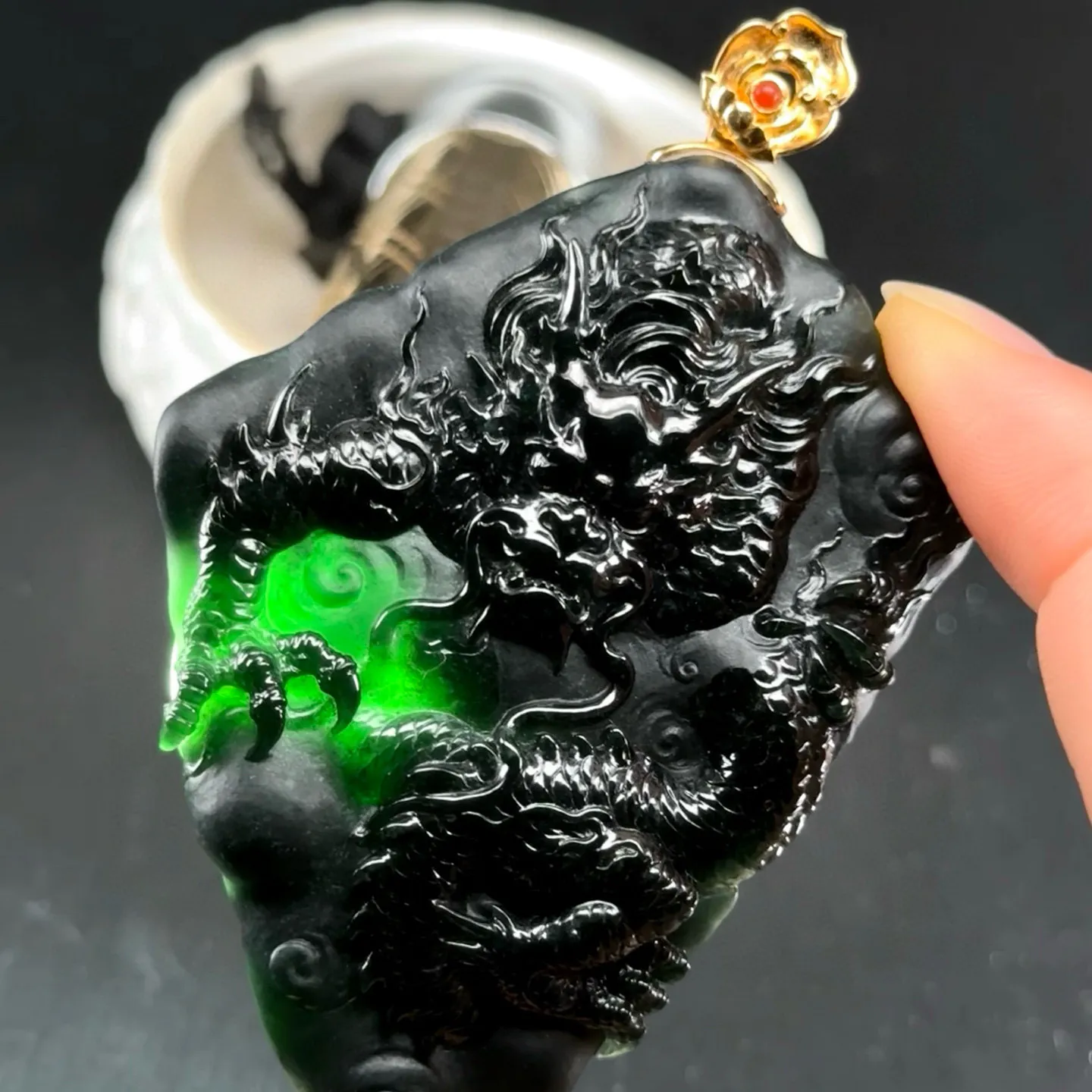精品18k墨翠随形龙牌 种好色正 黑度好 打灯通透 油性十足