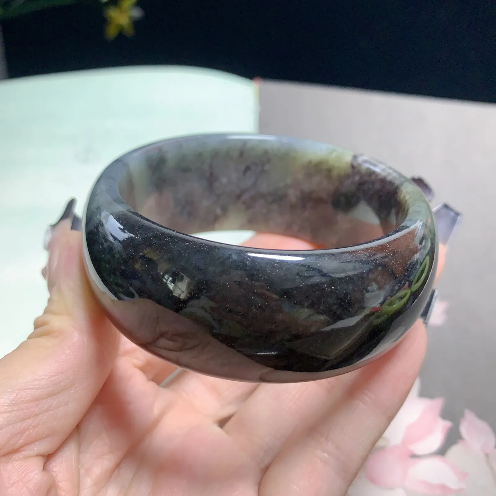 和田玉58圈口青花宽版手镯，圈口58宽26.8玉质细腻油润 底色纯净  脂粉好，品质高