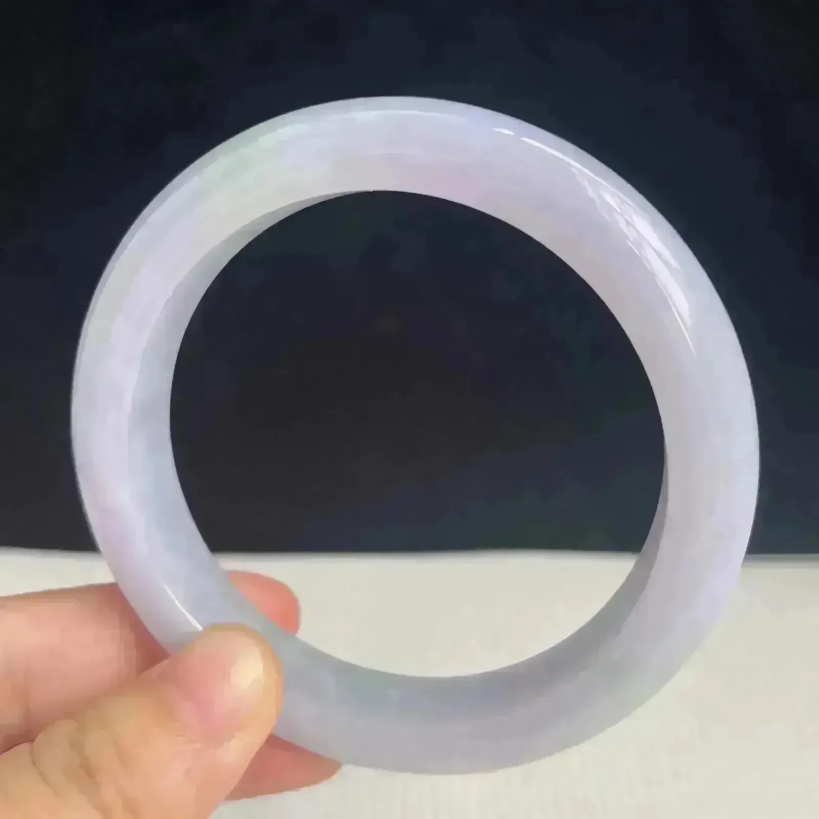 59mm自然光拍摄天然翡翠淡紫罗兰好种水正圈手镯 63.45克