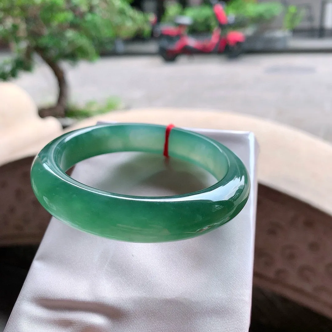 正圈高冰绿 无瑕 尺寸:58.1/13/9.2 种色俱佳