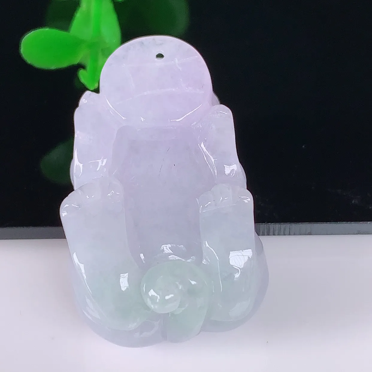 自然光实拍 冰润冰糯种紫罗兰翡翠招财貔貅吊坠，民间有“一摸貔貅运程旺盛，再摸貔貅财运滚滚，三摸貔貅平步青云 ”的美好祝愿。#41.8