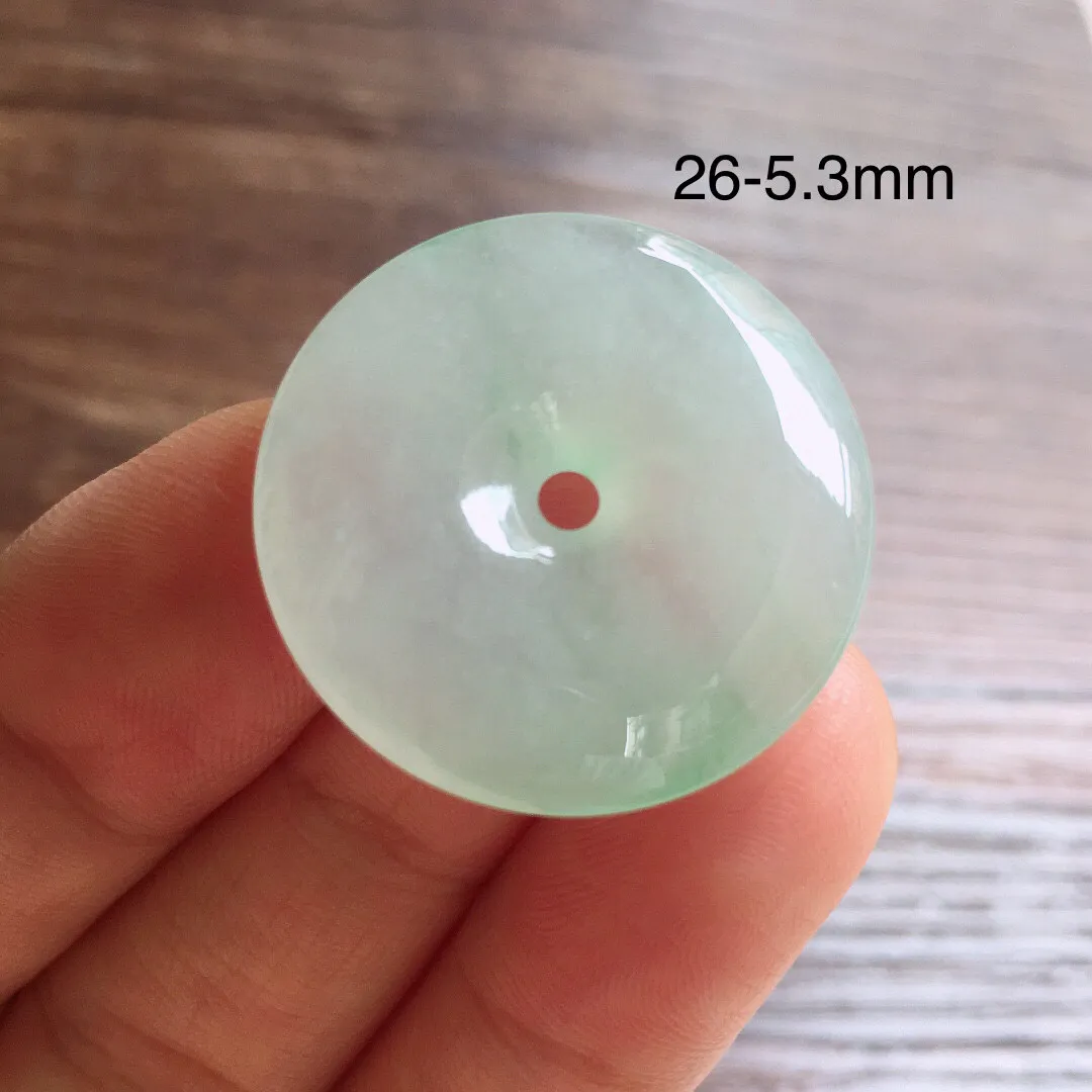 冰晴底平安扣，冰润光泽，玉质细腻，种水足，整体尺寸26*5.3