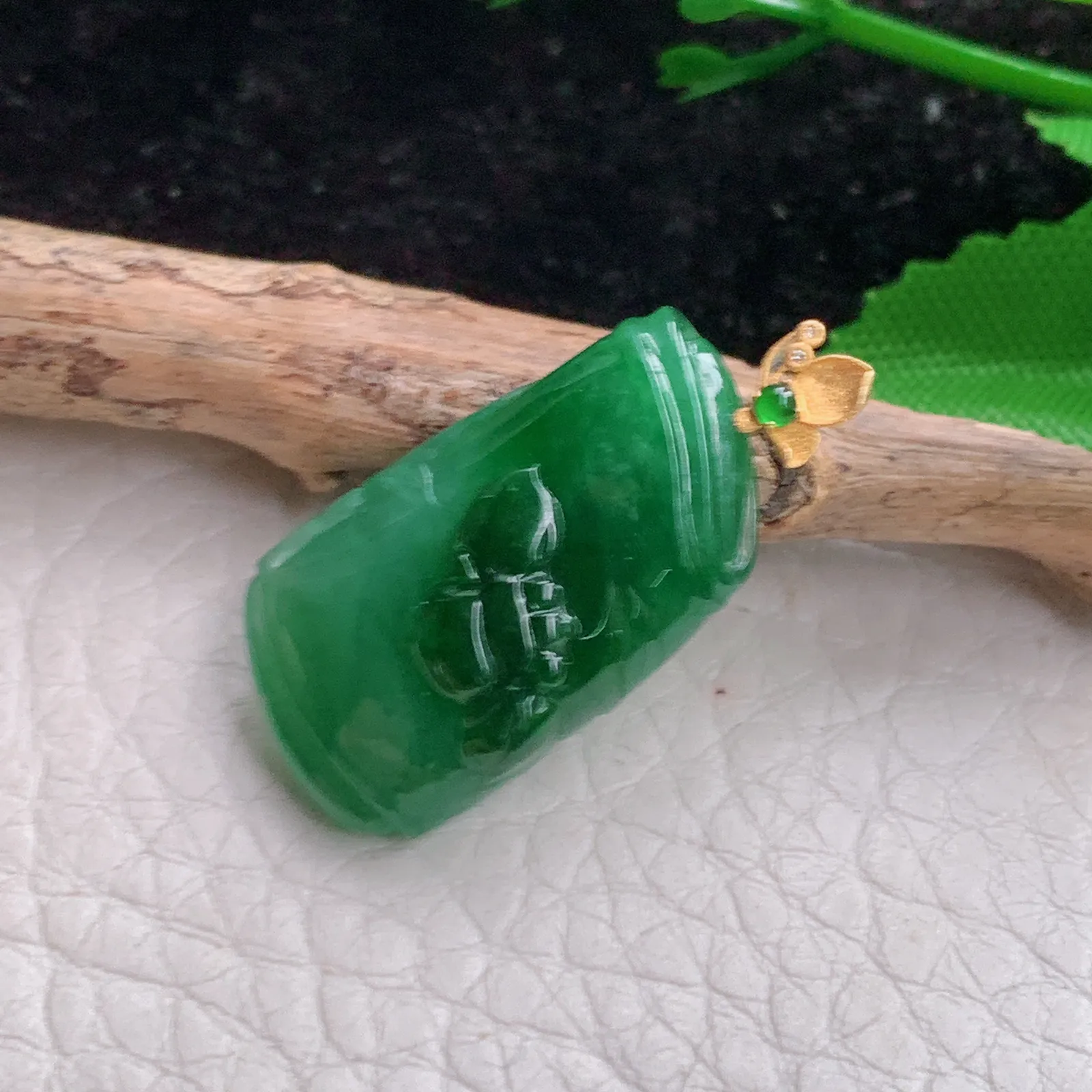 x54实拍25*14*8翡翠A货辣绿别致时尚节节高升竹节玉吊坠 18k