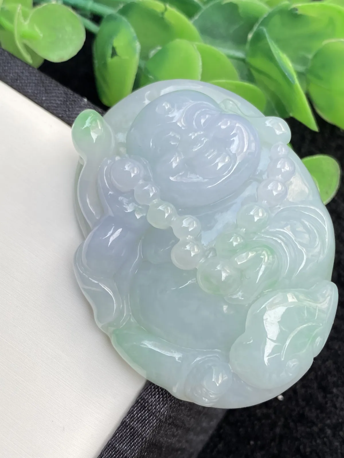 推荐【冰润春彩大佛】紫罗兰飘绿，一抹翠绿俏然枝头，无纹裂，水润，温润细腻，秀气迷人，品相佳，超值～～大件厚装