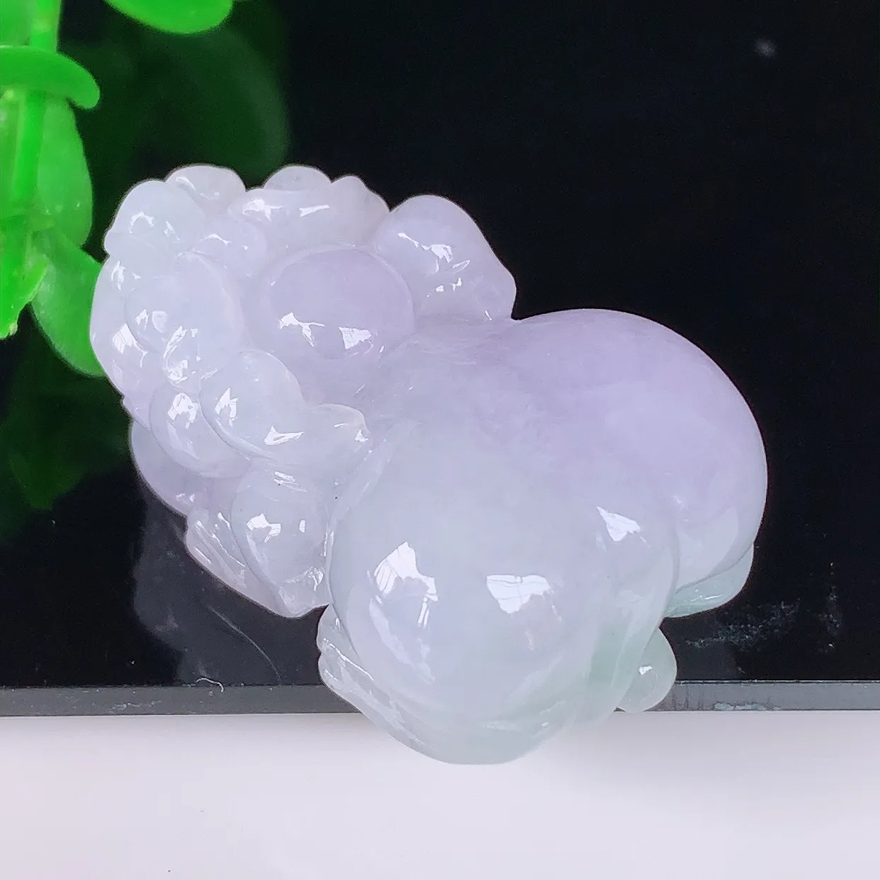自然光实拍 冰润冰糯种紫罗兰翡翠招财貔貅吊坠，民间有“一摸貔貅运程旺盛，再摸貔貅财运滚滚，三摸貔貅平步青云 ”的美好祝愿。#41.8