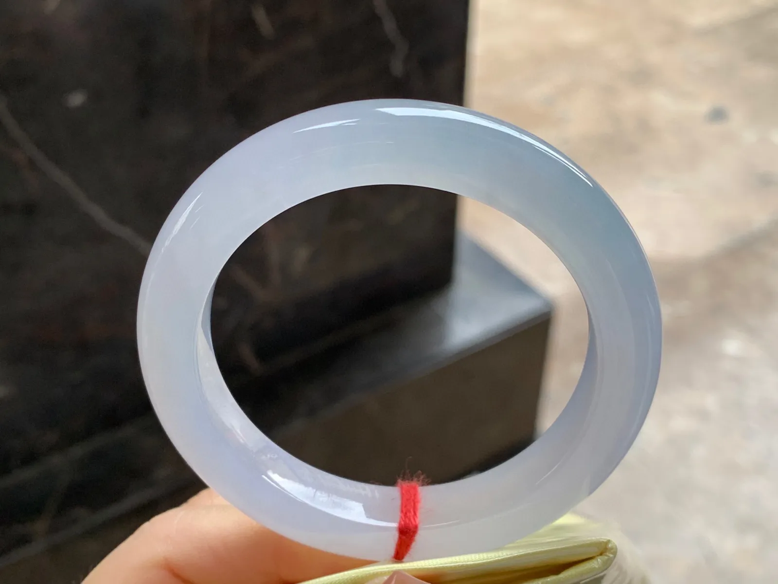 冰种手镯
尺寸：56.5-10.5-9.8mm
种好 小清新上手好看 推荐