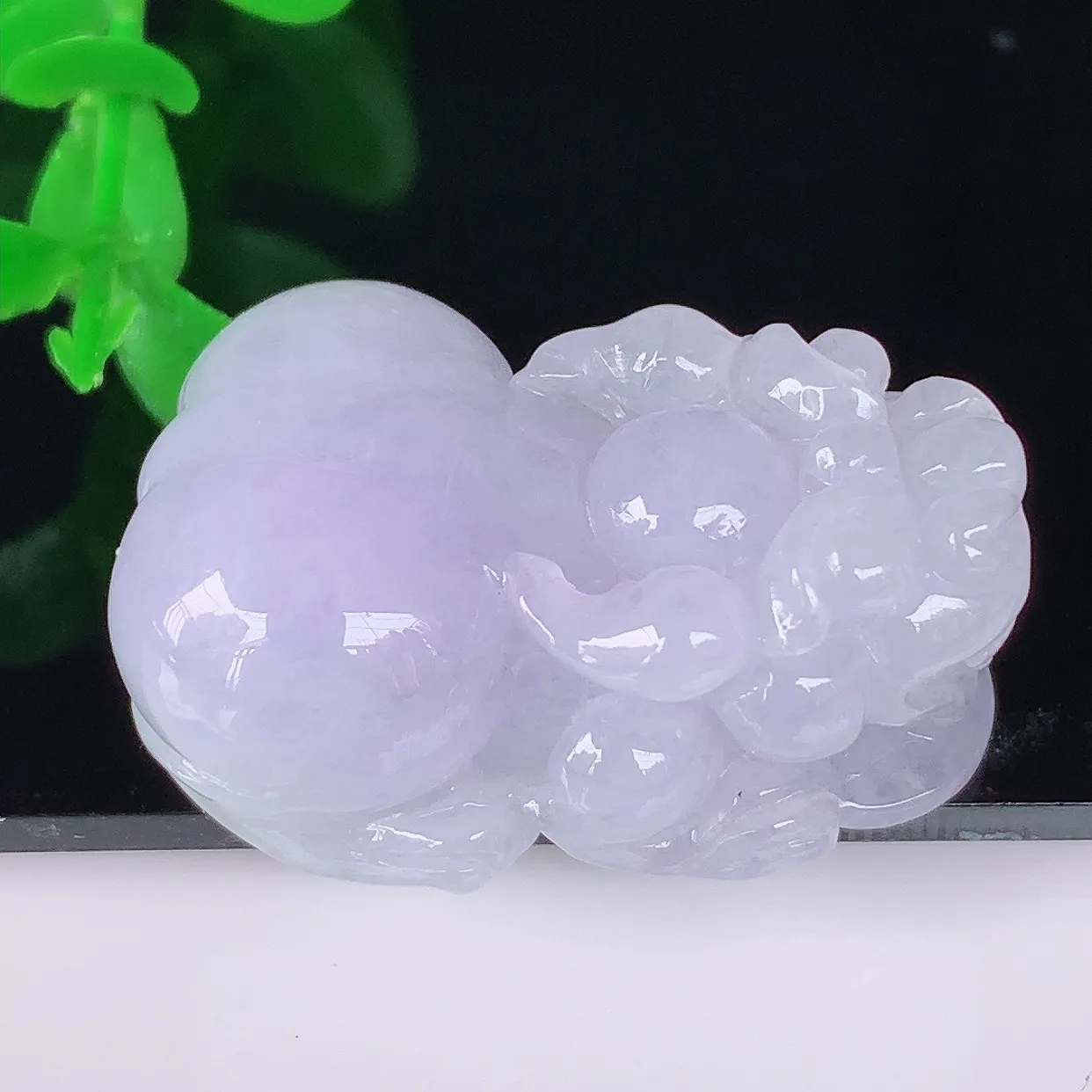 自然光实拍 冰润冰糯种紫罗兰翡翠招财貔貅吊坠，民间有“一摸貔貅运程旺盛，再摸貔貅财运滚滚，三摸貔貅平