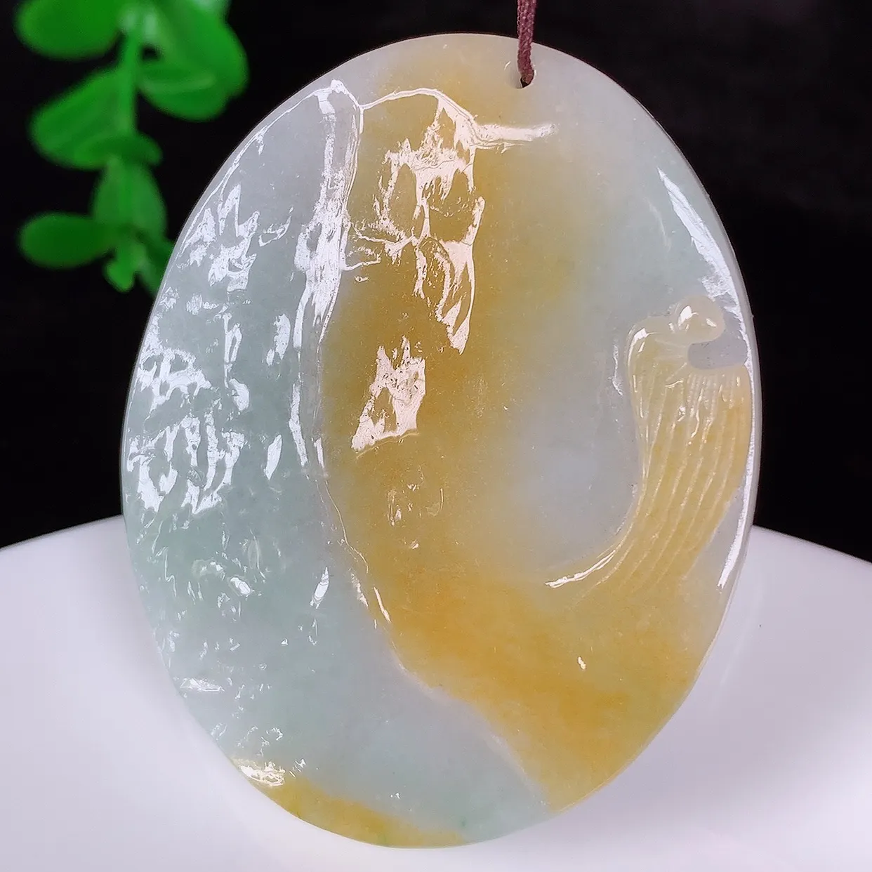 自然光实拍，冰润冰糯种黄翡翡翠悟道吊坠，翡翠悟道寓意“祥和，安宁，吉祥，幸福”，佩戴效果优雅迷人，性价比超高！#60.8