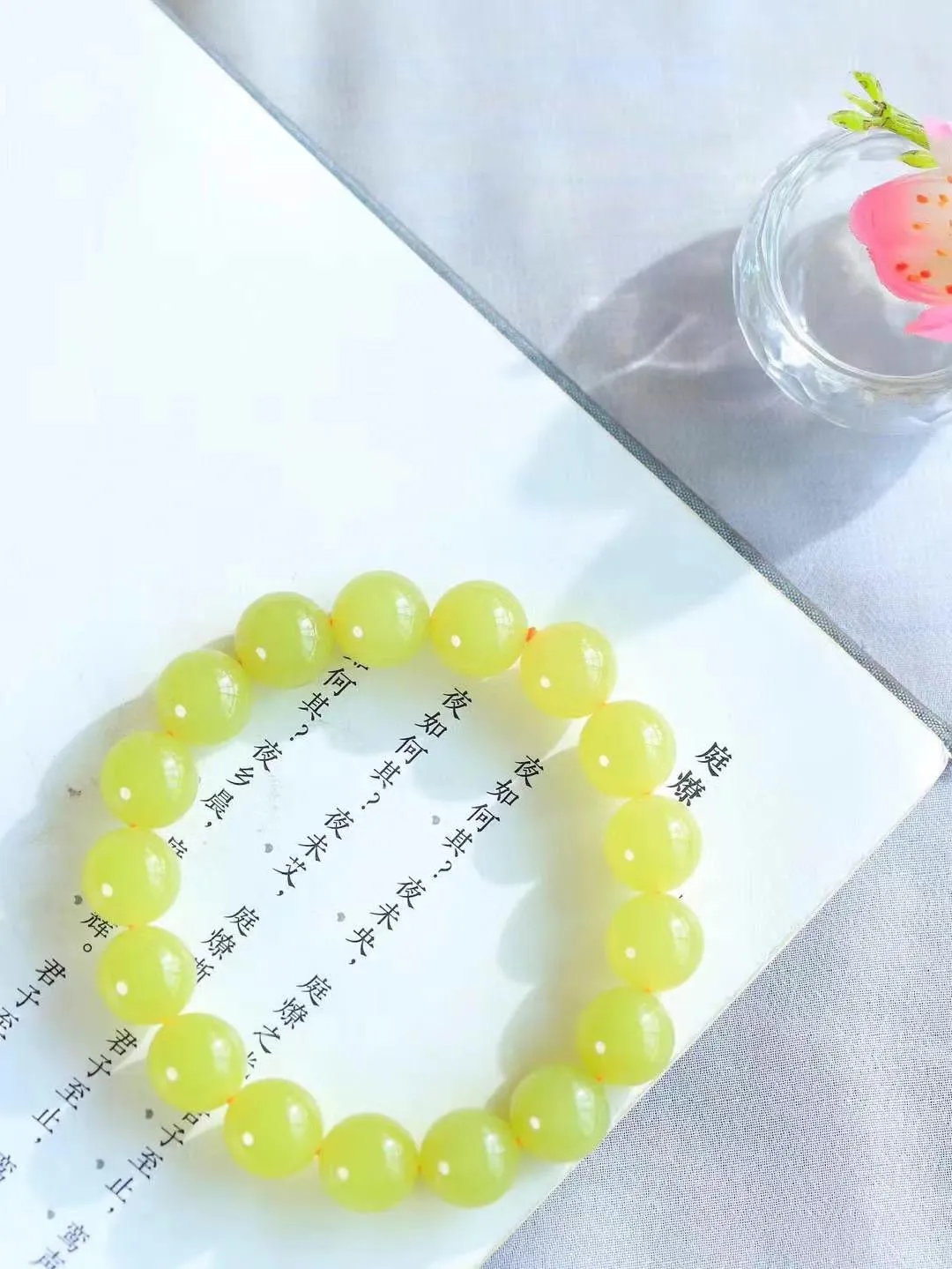 【岁月静好.手串】

货头精选 和田玉黄口圆珠手串，精选上等和田玉料，每一颗珠子都散发着温润光泽，宛如岁月沉淀的优雅。佩戴它，感受时光的静谧与从容，彰显不凡品味。重45.7克  尺寸取一11.9mm 45501065A