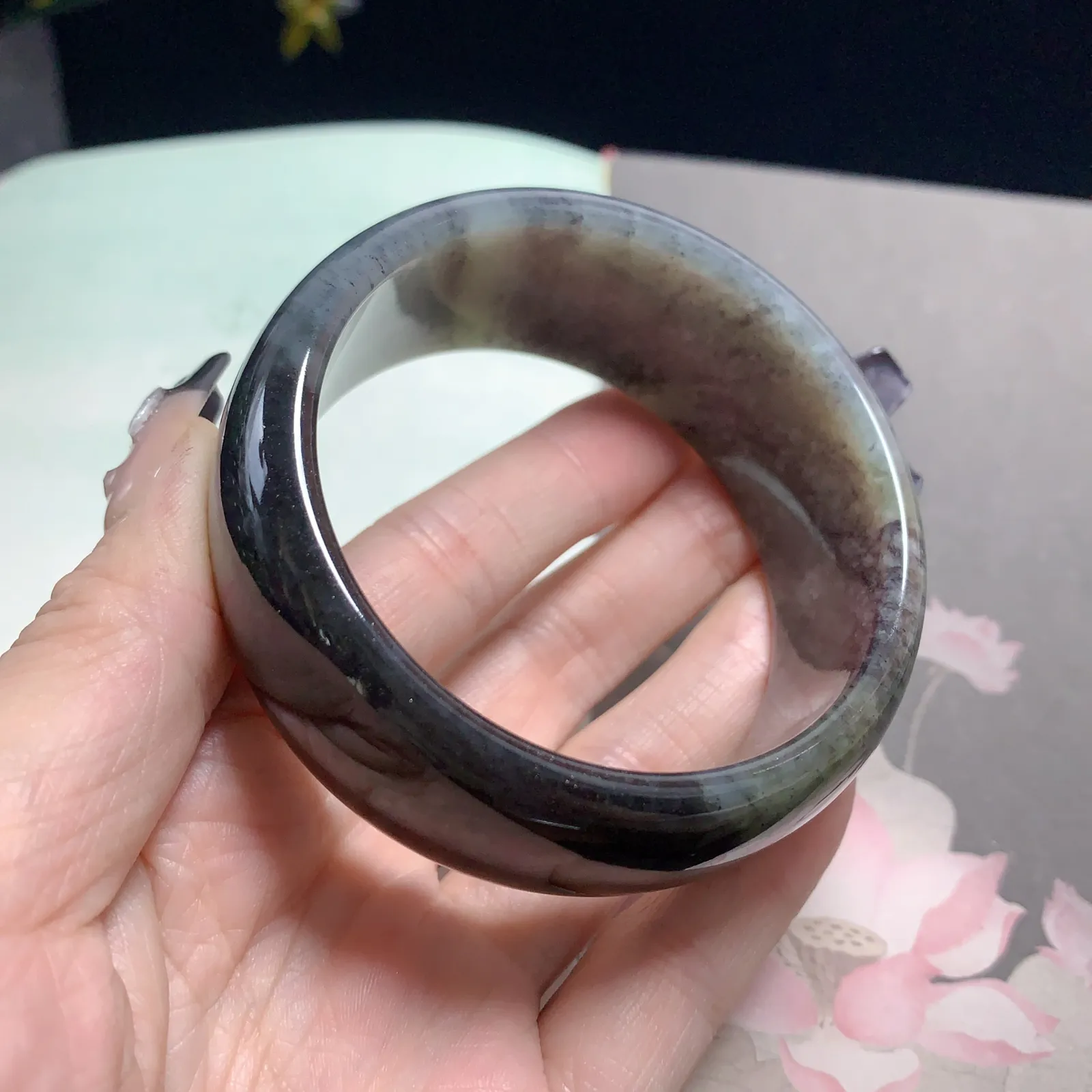 和田玉58圈口青花宽版手镯，圈口58宽26.8玉质细腻油润 底色纯净  脂粉好，品质高
