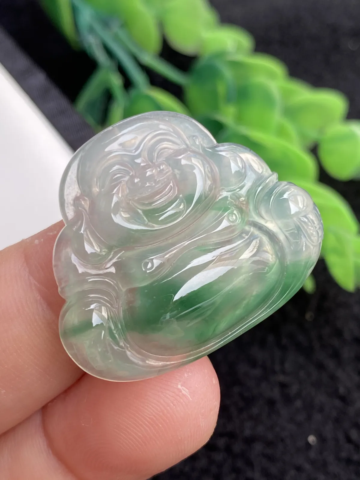 推荐【冰绿佛公】翠绿，起光，无纹裂，水润，细腻，冰透起胶，品相佳～～
