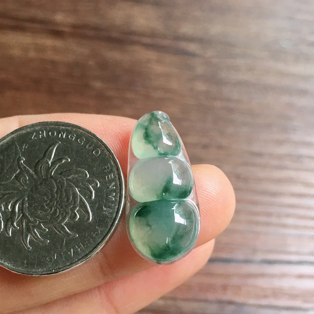 冰飘花福豆，镶嵌佳品，冰润饱满，玉质细腻，种水足，整体尺寸24.5*11.2*5.1