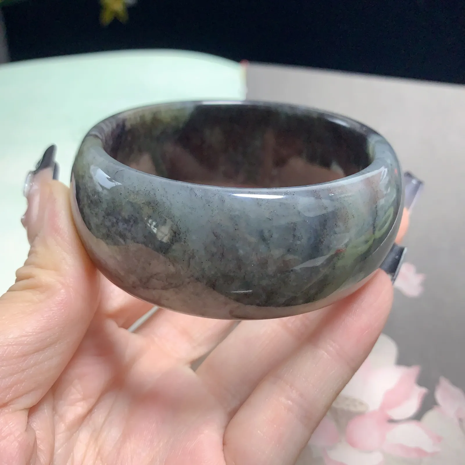 和田玉58圈口青花宽版手镯，圈口58宽26.8玉质细腻油润 底色纯净  脂粉好，品质高