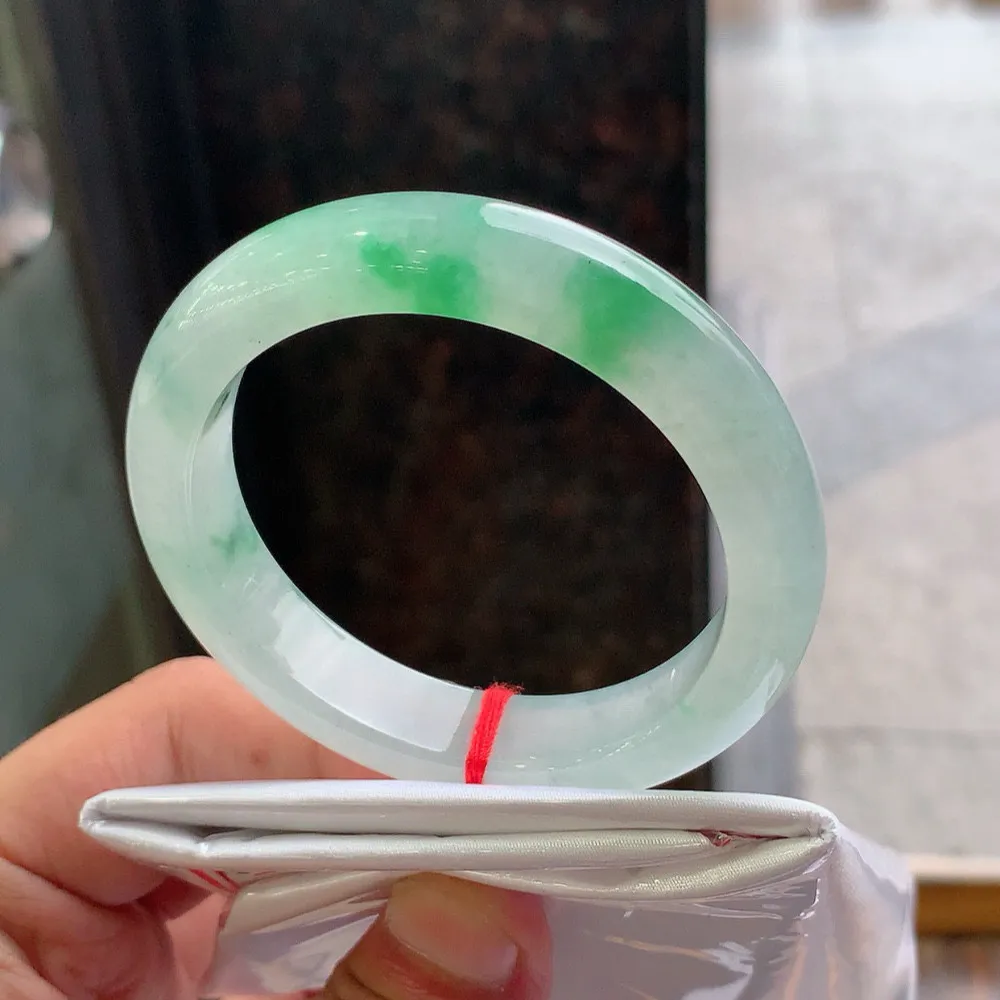 正圈高冰阳绿 无瑕 尺寸:53.1/11.9/8.4 种色俱佳