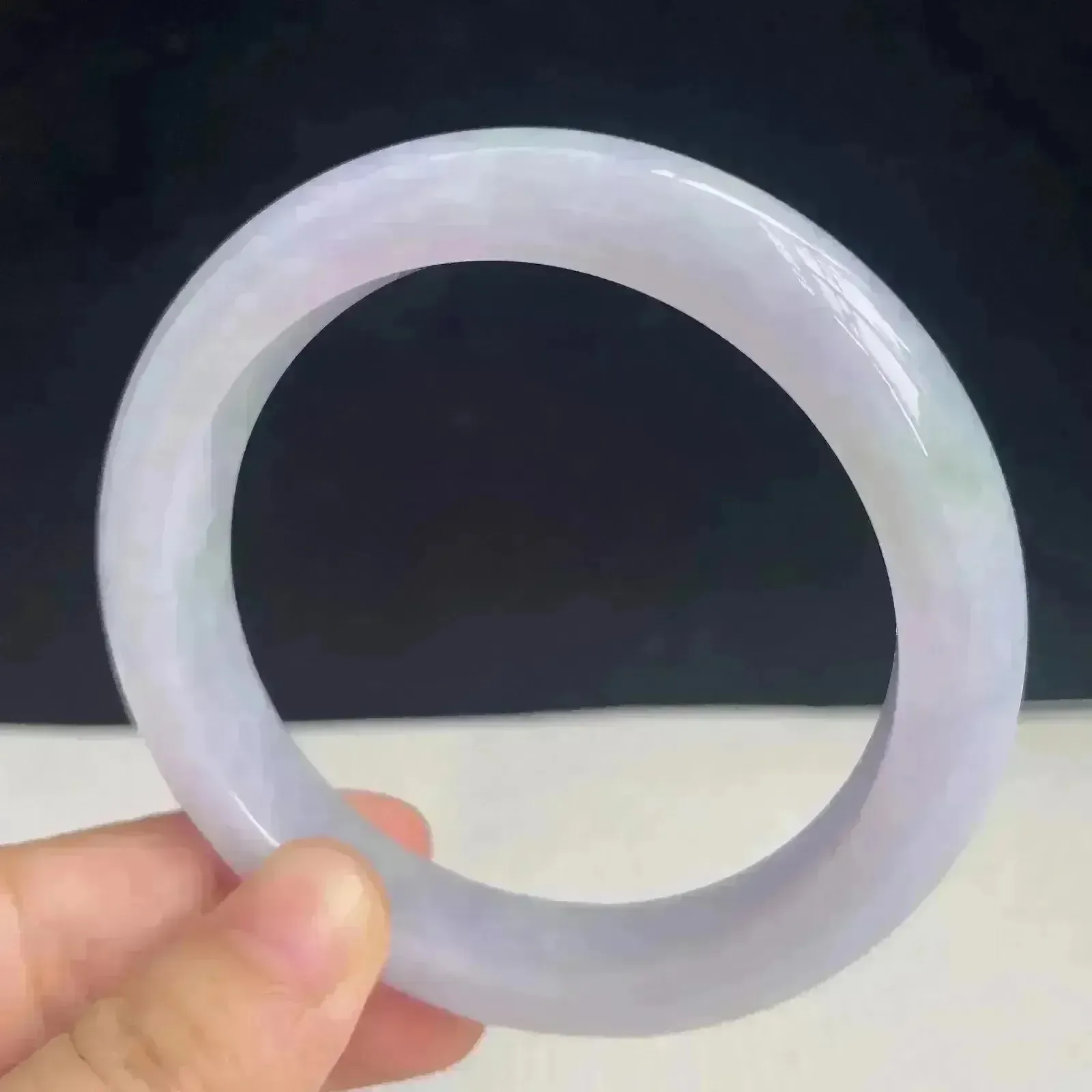 59mm自然光拍摄天然翡翠淡紫罗兰好种水正圈手镯 63.45克