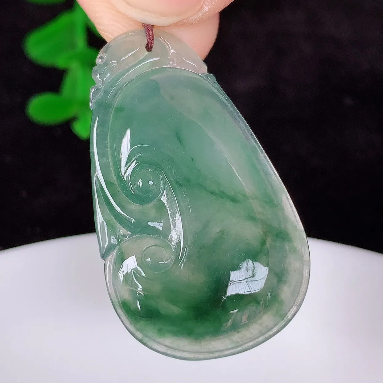自然光实拍，冰种飘花翡翠如意吊坠，翡翠如意，上身效果非常美，饱满大气，工艺美，万事如意，如意一生 #01.8