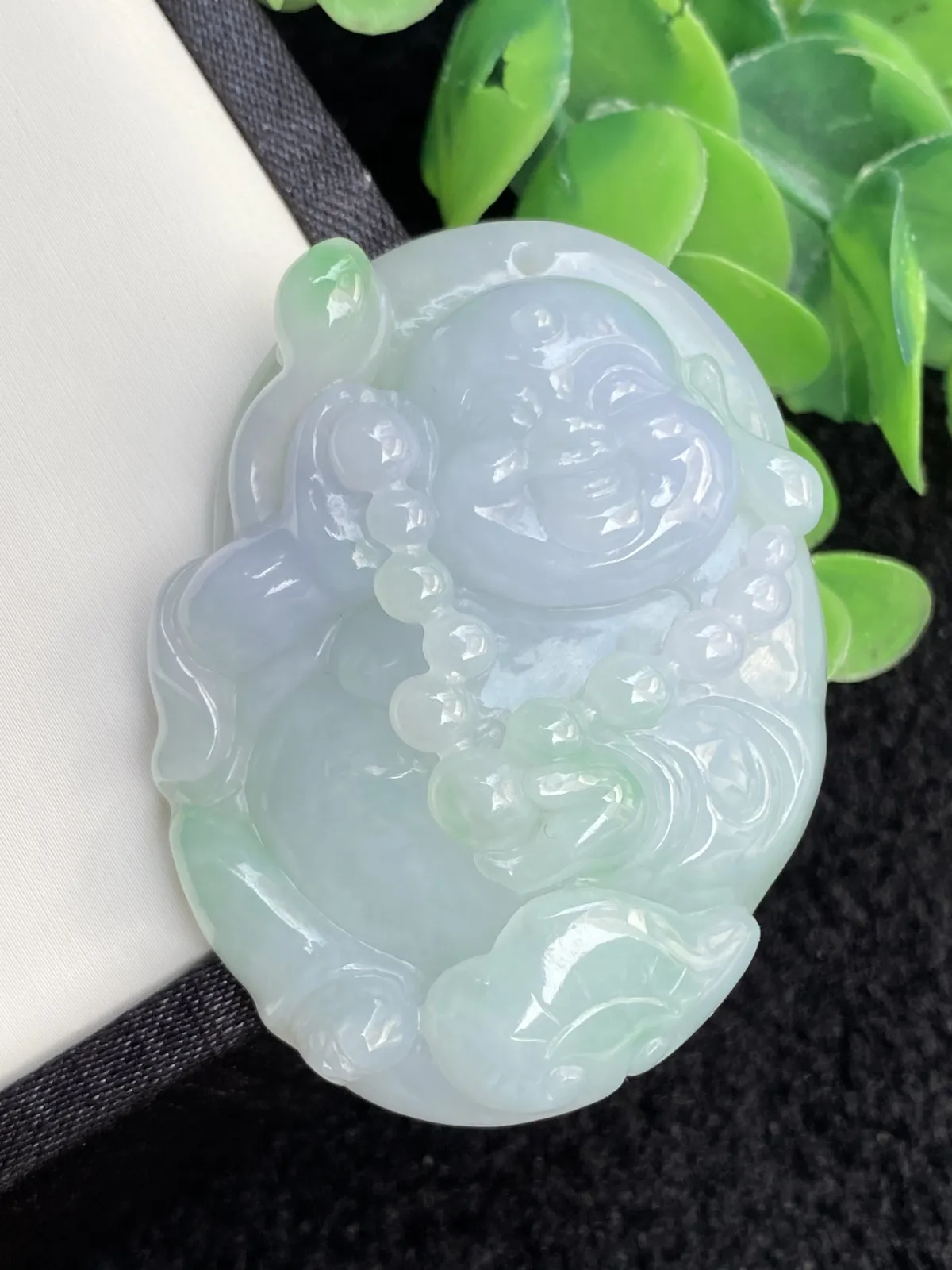 推荐【冰润春彩大佛】紫罗兰飘绿，一抹翠绿俏然枝头，无纹裂，水润，温润细腻，秀气迷人，品相佳，超值