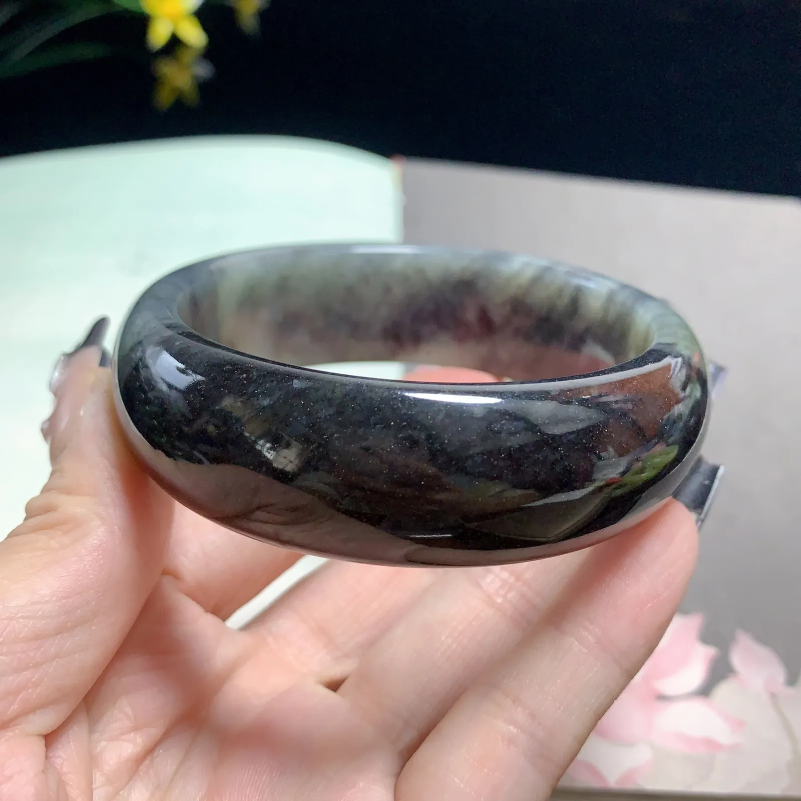 和田玉60.5圈口青花宽版手镯，圈口60.5宽21玉质细腻油润 底色纯净  脂粉好，品质高