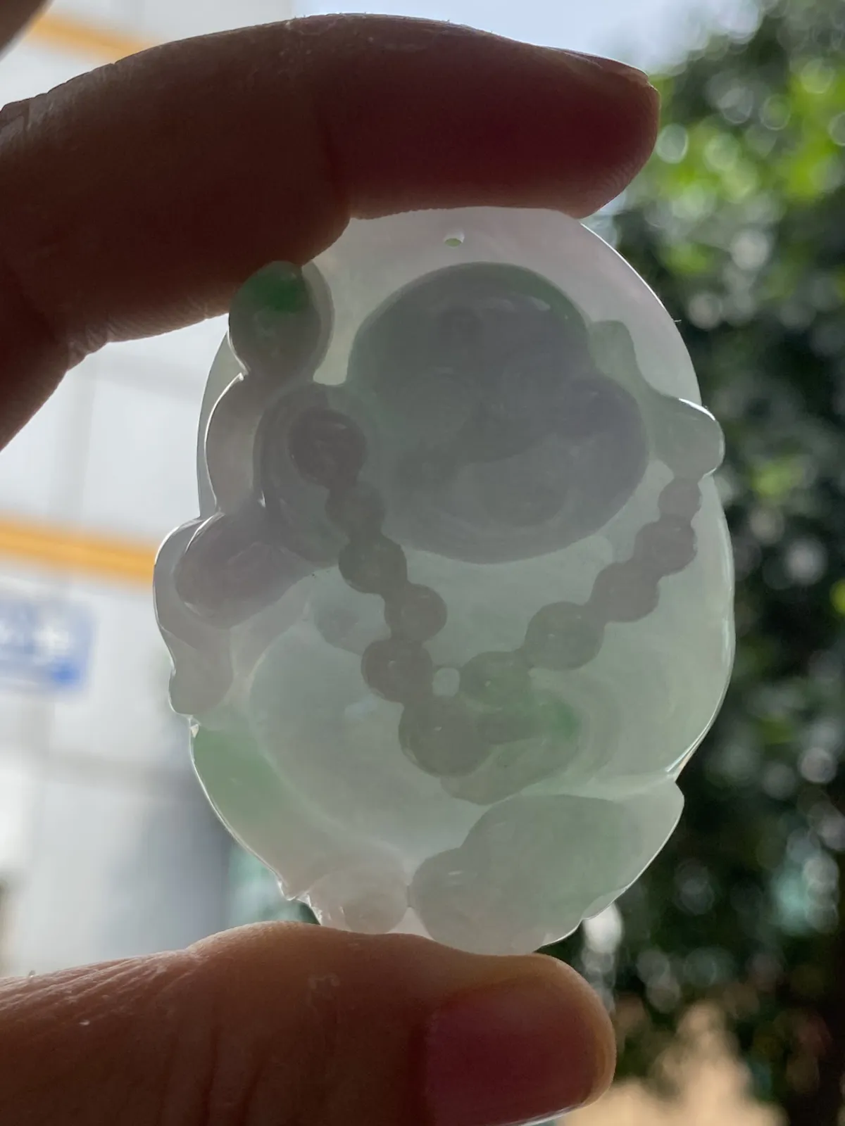 推荐【冰润春彩大佛】紫罗兰飘绿，一抹翠绿俏然枝头，无纹裂，水润，温润细腻，秀气迷人，品相佳，超值～～大件厚装