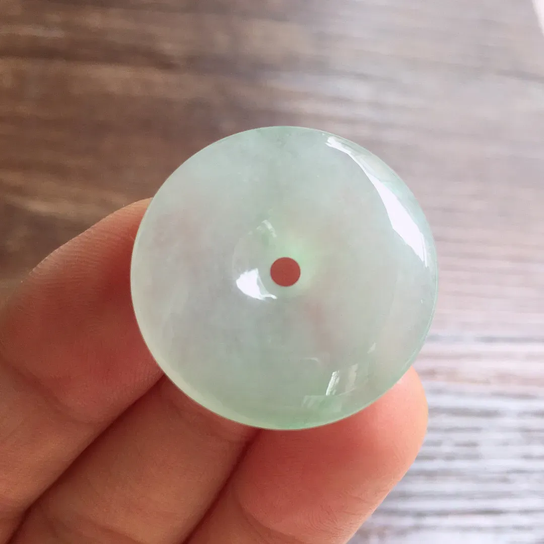 冰晴底平安扣，冰润光泽，玉质细腻，种水足，整体尺寸26*5.3