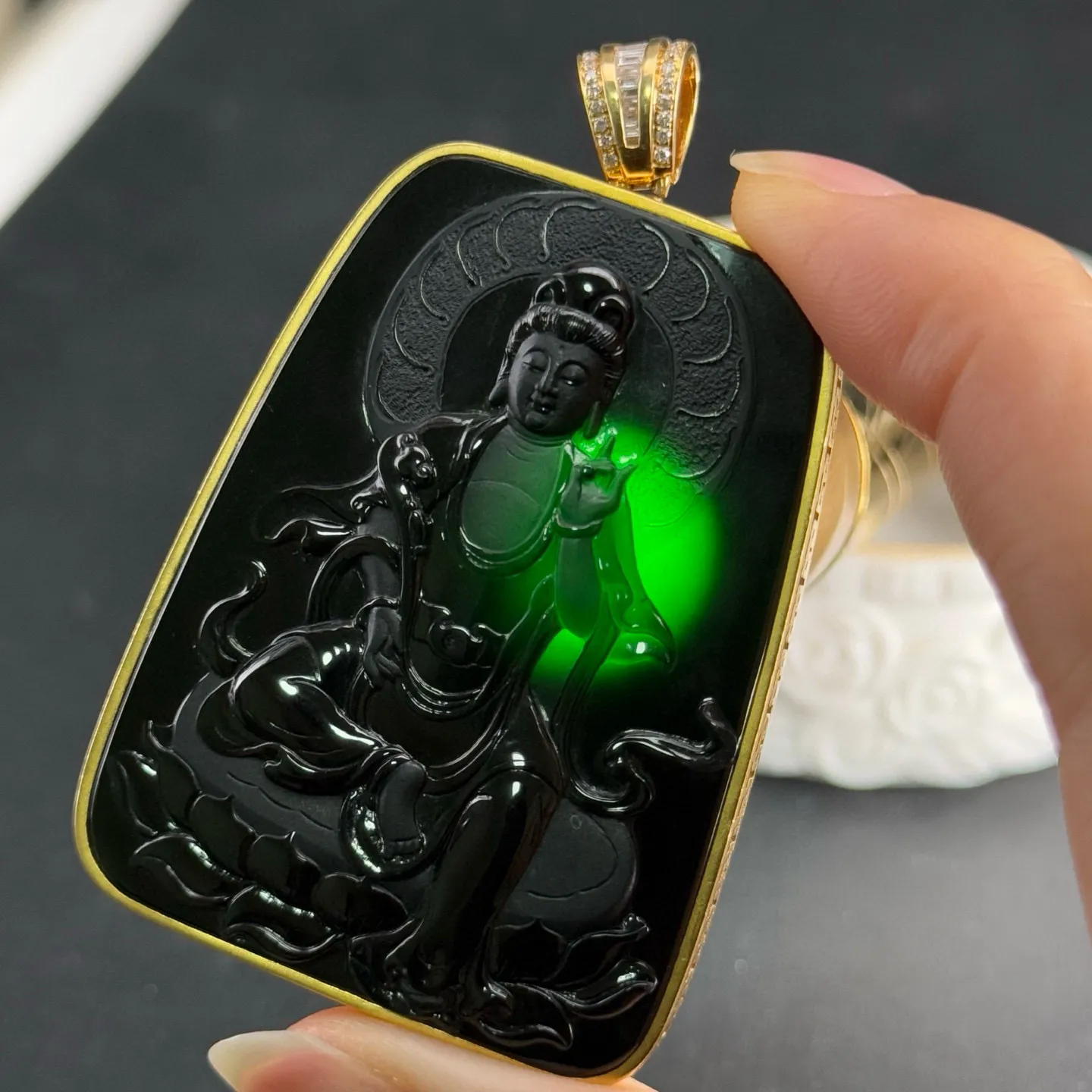 精品墨翠大观音 种好色正 黑度极好 打灯通透 油性十足 老种老色