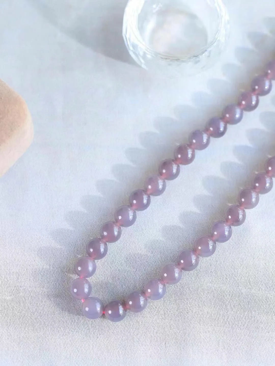 【珠圆玉润.项链】

货头精选 和田玉烟紫珠圆玉润项链 玉质温润细腻  整串打磨圆润，佩戴舒适。珠珠落玉盘，间关莺语花底滑，一生美好时光，无论身在何处，都有它相伴相守。事事顺遂，幸福美满，吉祥如意。重83.4克 尺寸取一7.9mm  79501078A