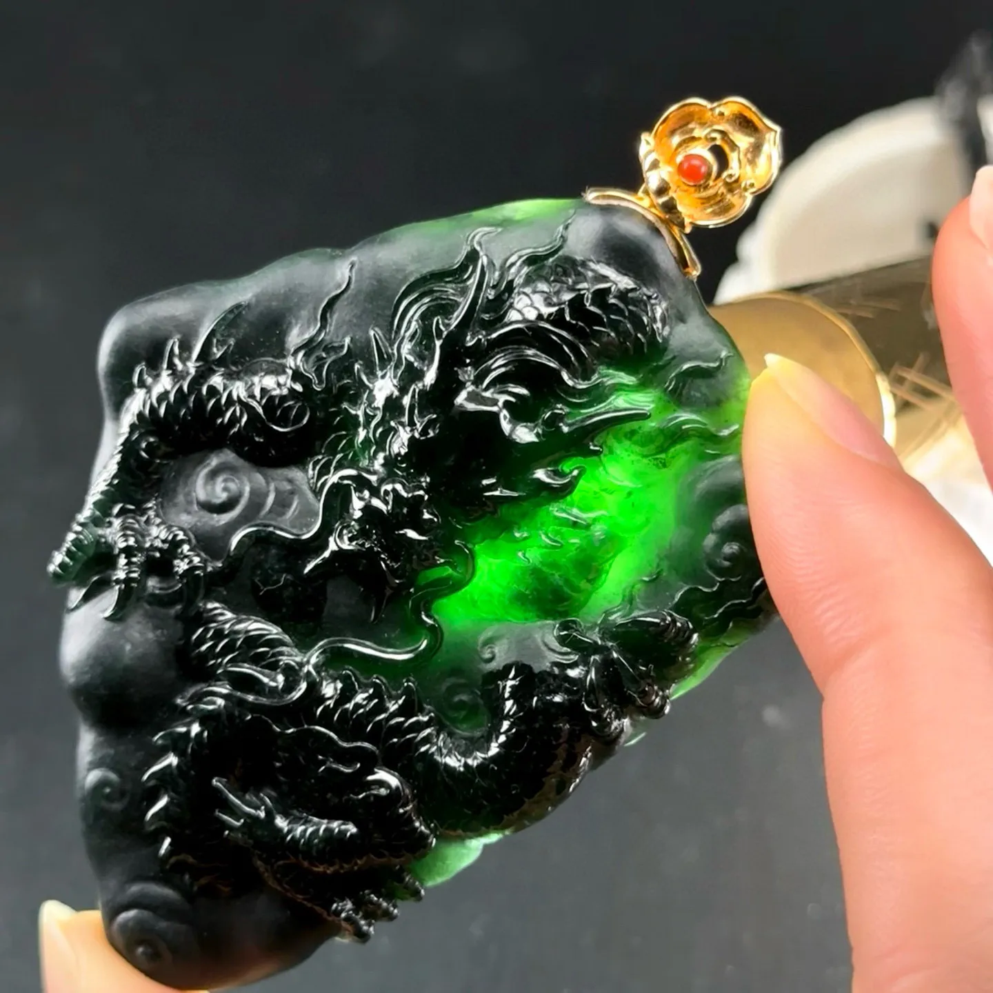 精品18k墨翠随形龙牌 种好色正 黑度好 打灯通透 油性十足