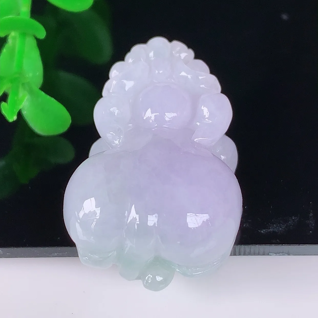 自然光实拍 冰润冰糯种紫罗兰翡翠招财貔貅吊坠，民间有“一摸貔貅运程旺盛，再摸貔貅财运滚滚，三摸貔貅平步青云 ”的美好祝愿。#41.8