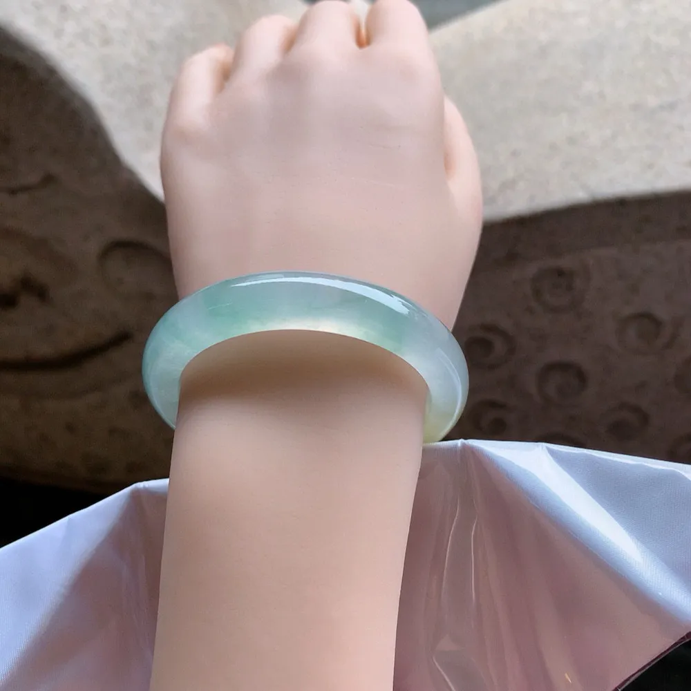 正圈冰玻黄绿 无瑕 尺寸:52.4/10.4/8 种色好