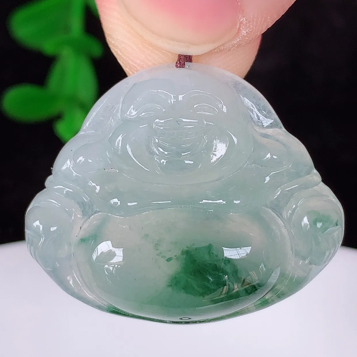 自然光实拍，冰润冰种飘花翡翠佛公吊坠，饱满， 佛公亦保平安，寓意有福（佛公）相伴，配戴优雅迷人！#46.8