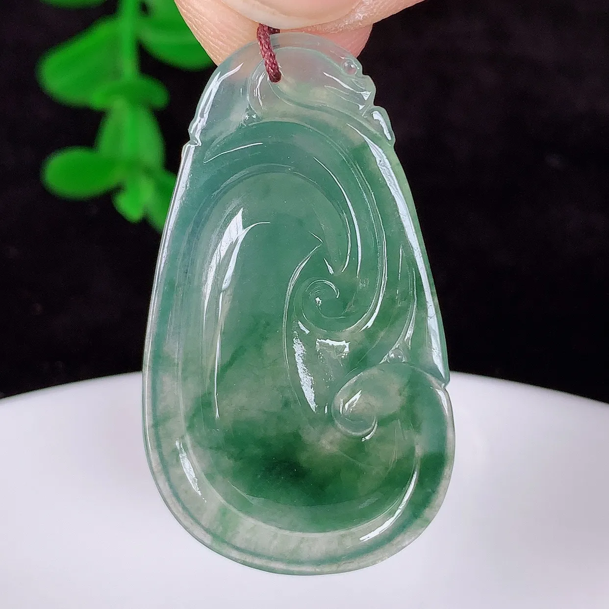 自然光实拍，冰种飘花翡翠如意吊坠，翡翠如意，上身效果非常美，饱满大气，工艺美，万事如意，如意一生 #01.8