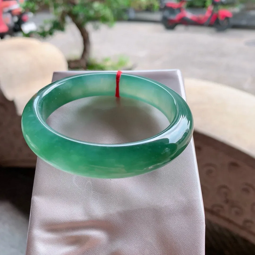 正圈高冰绿 无瑕 尺寸:58.1/13/9.2 种色俱佳