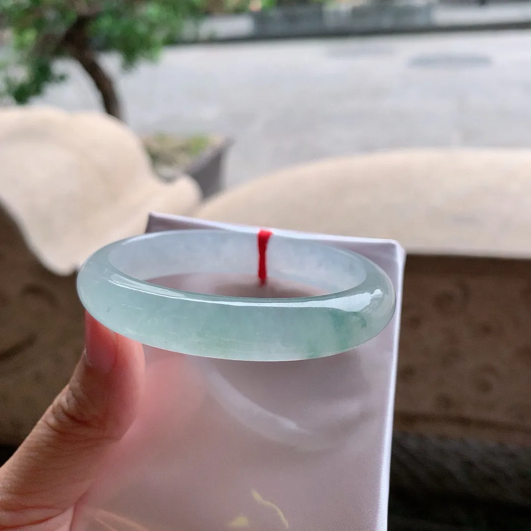 贵妃高冰飘花 无瑕 尺寸:53.3/45.3/11.1/6.9 花美 种水好