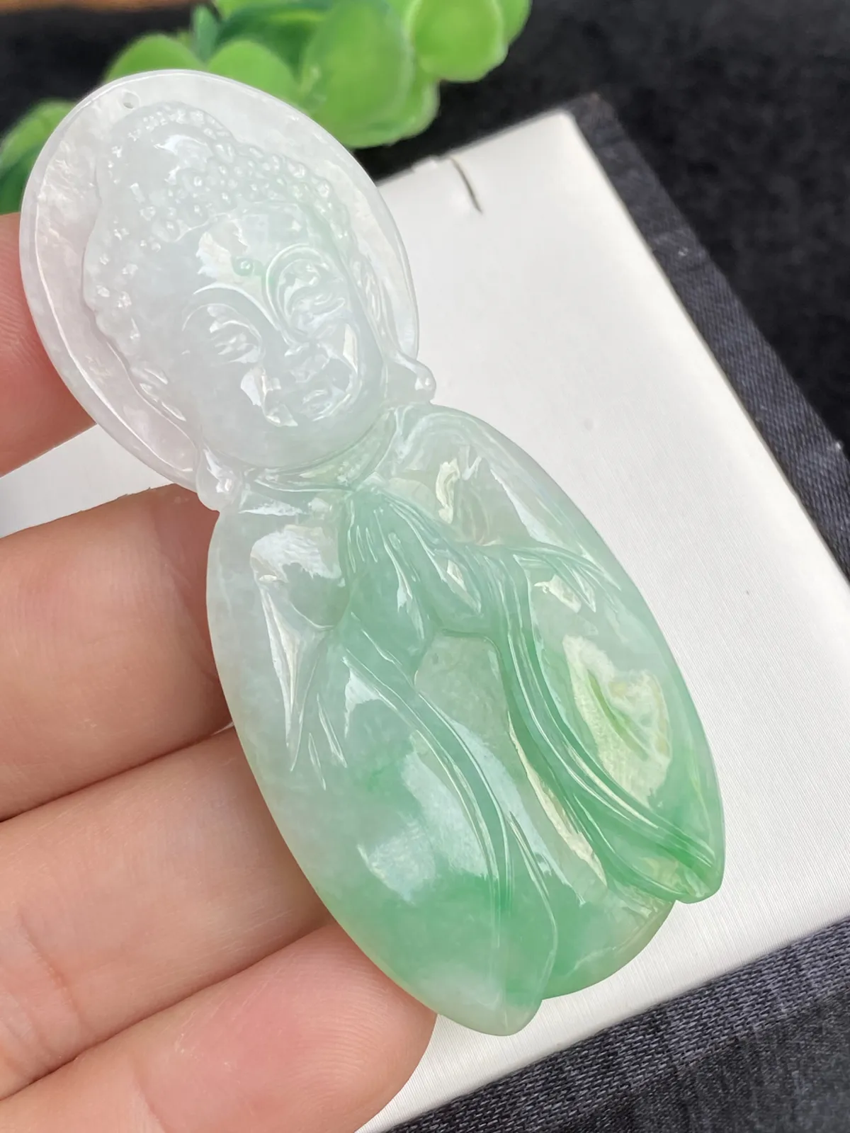 推荐【飘阳绿如来】飘绿，无纹裂，石头纹理，色阳，水润，品相佳，超值～～