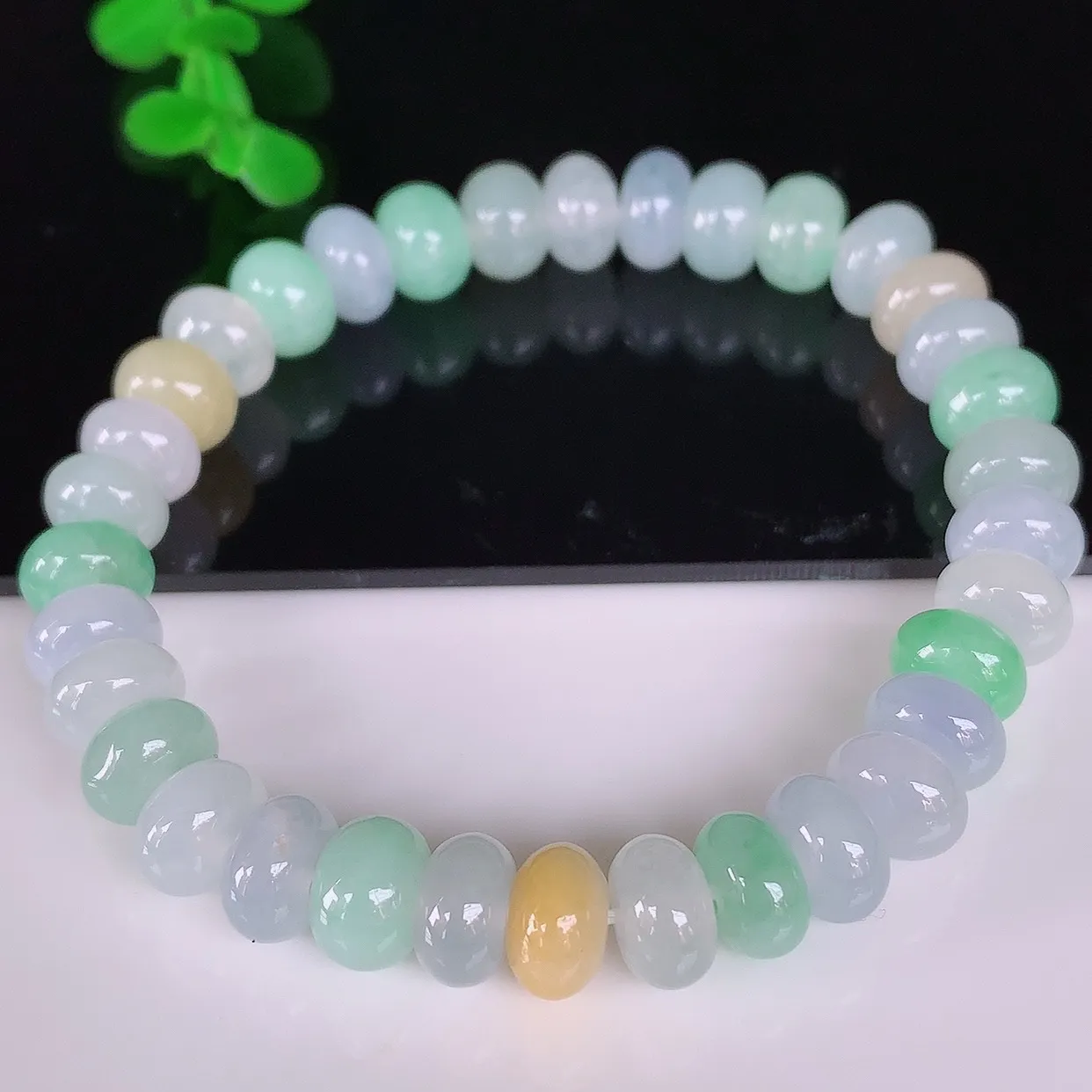 自然光实拍，冰润冰糯种多彩算盘珠翡翠手串手链，种老水足，冰清玉润  颜色漂亮  #46.10取一尺寸8.5*5.5mm