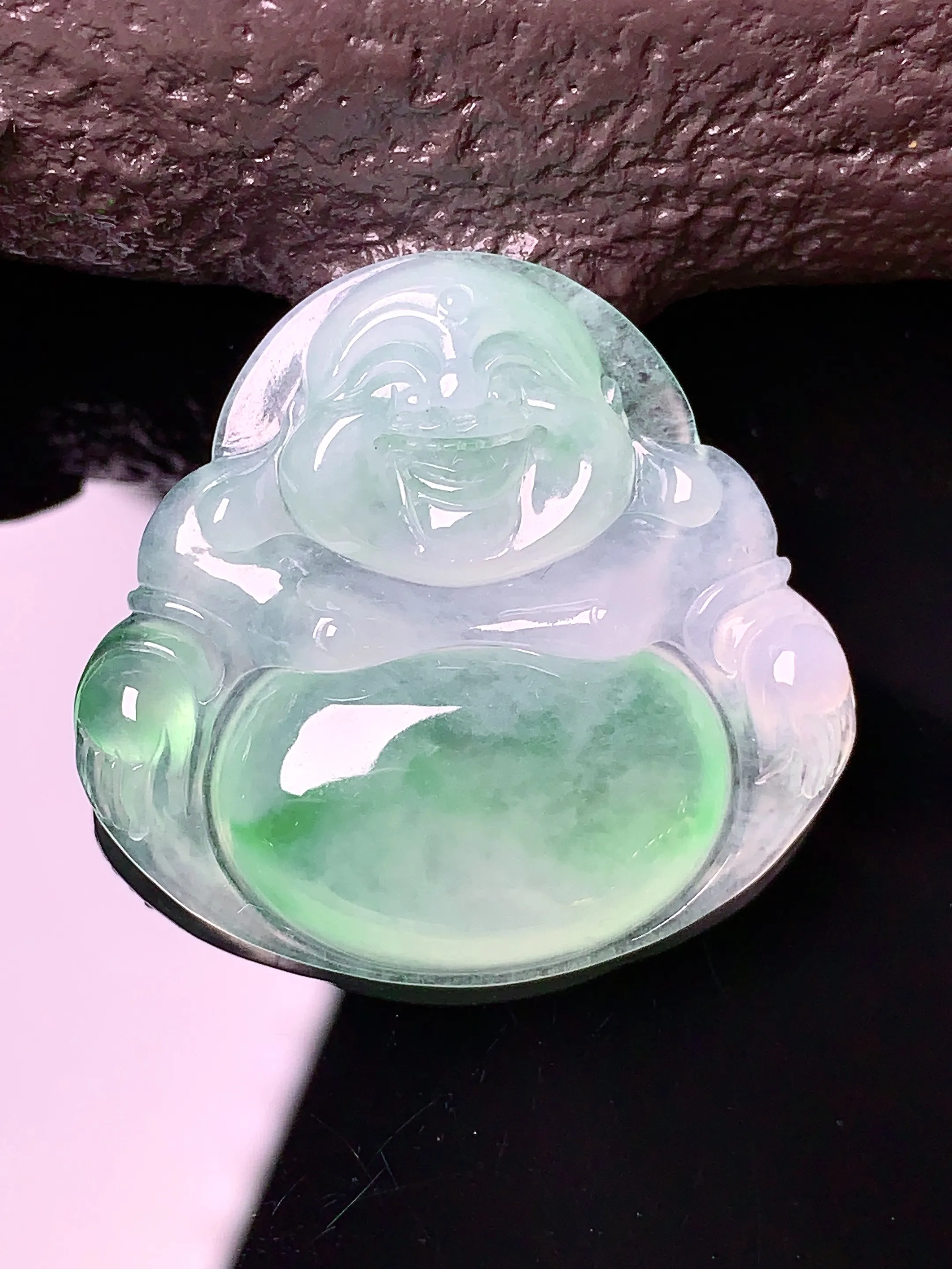 飘绿佛公吊坠 玉质细腻 色泽清新艳丽 整体尺寸29.2*31*5.2