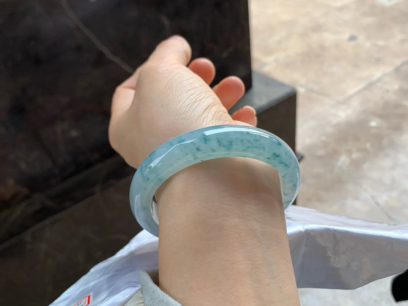 尺寸54.6/12.4/7.9，冰飘花手镯
水润细腻 清新甜美