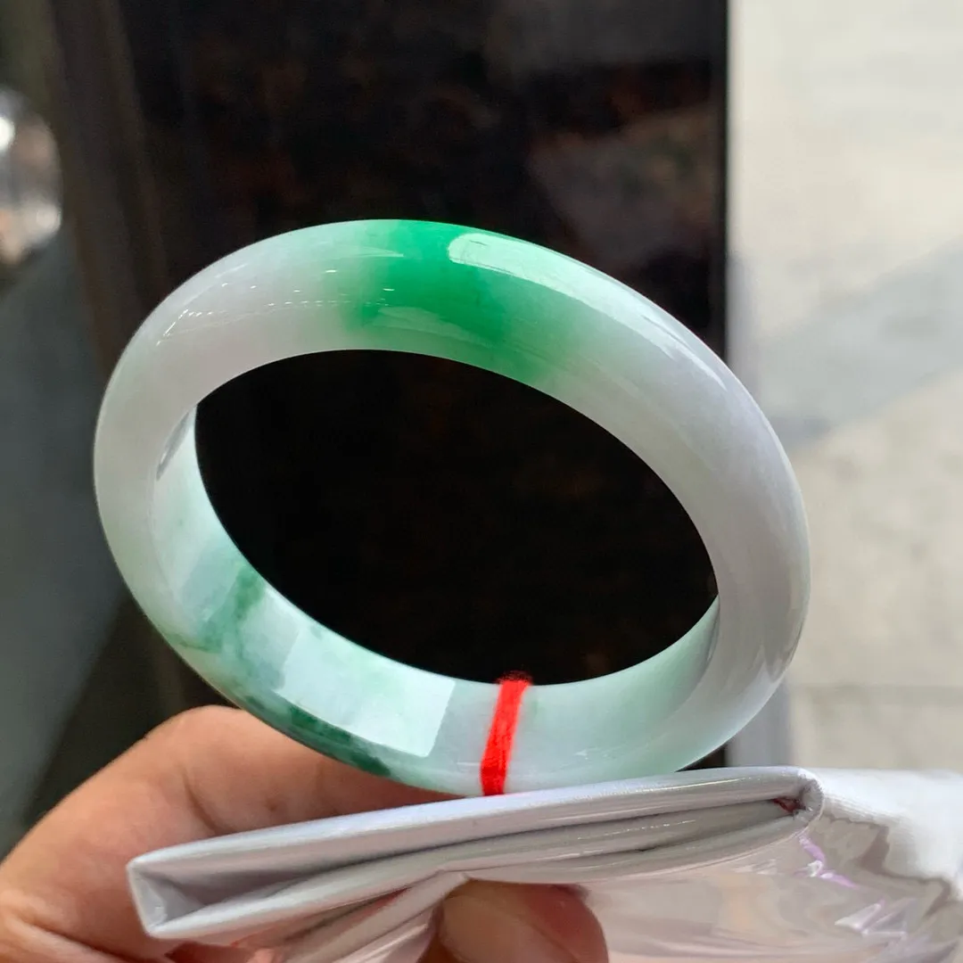 正圈冰糯阳绿飘花 无瑕 尺寸:54.4/12.2/7.4 色好