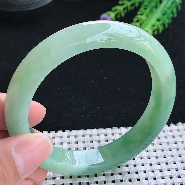 自然光60.2大圈口老坑精美冰润起胶满绿手镯翡翠玉镯尺寸60.2/12.8/9