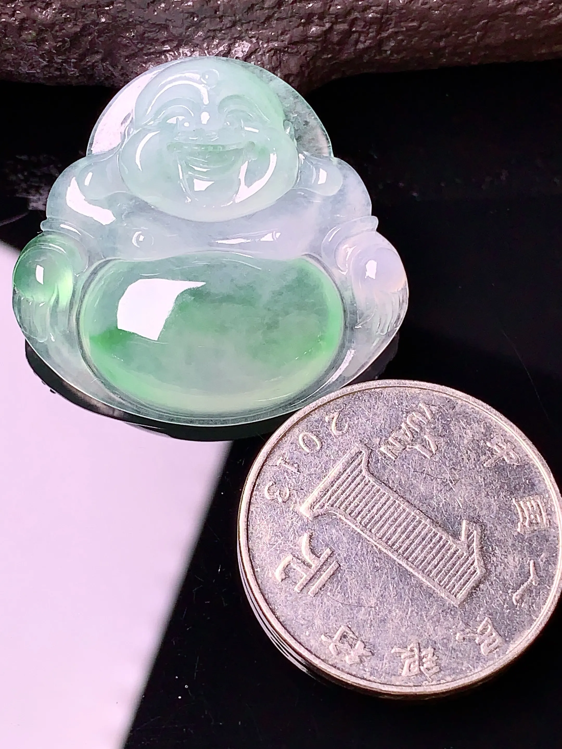 飘绿佛公吊坠 玉质细腻 色泽清新艳丽 整体尺寸29.2*31*5.2