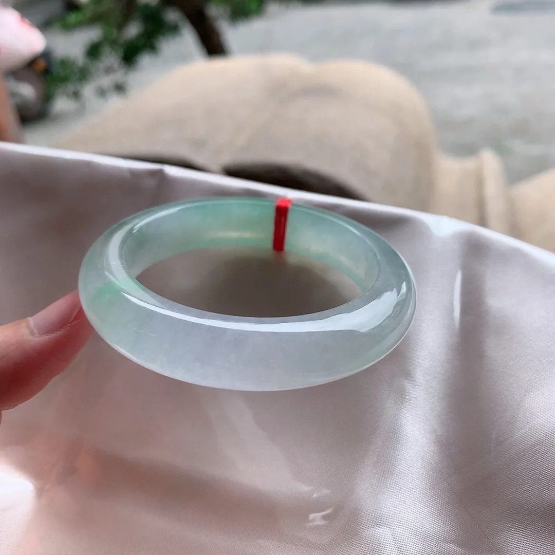 正圈冰玻阳绿 无瑕 尺寸:52.1/12.2/9.1 种色俱佳️️