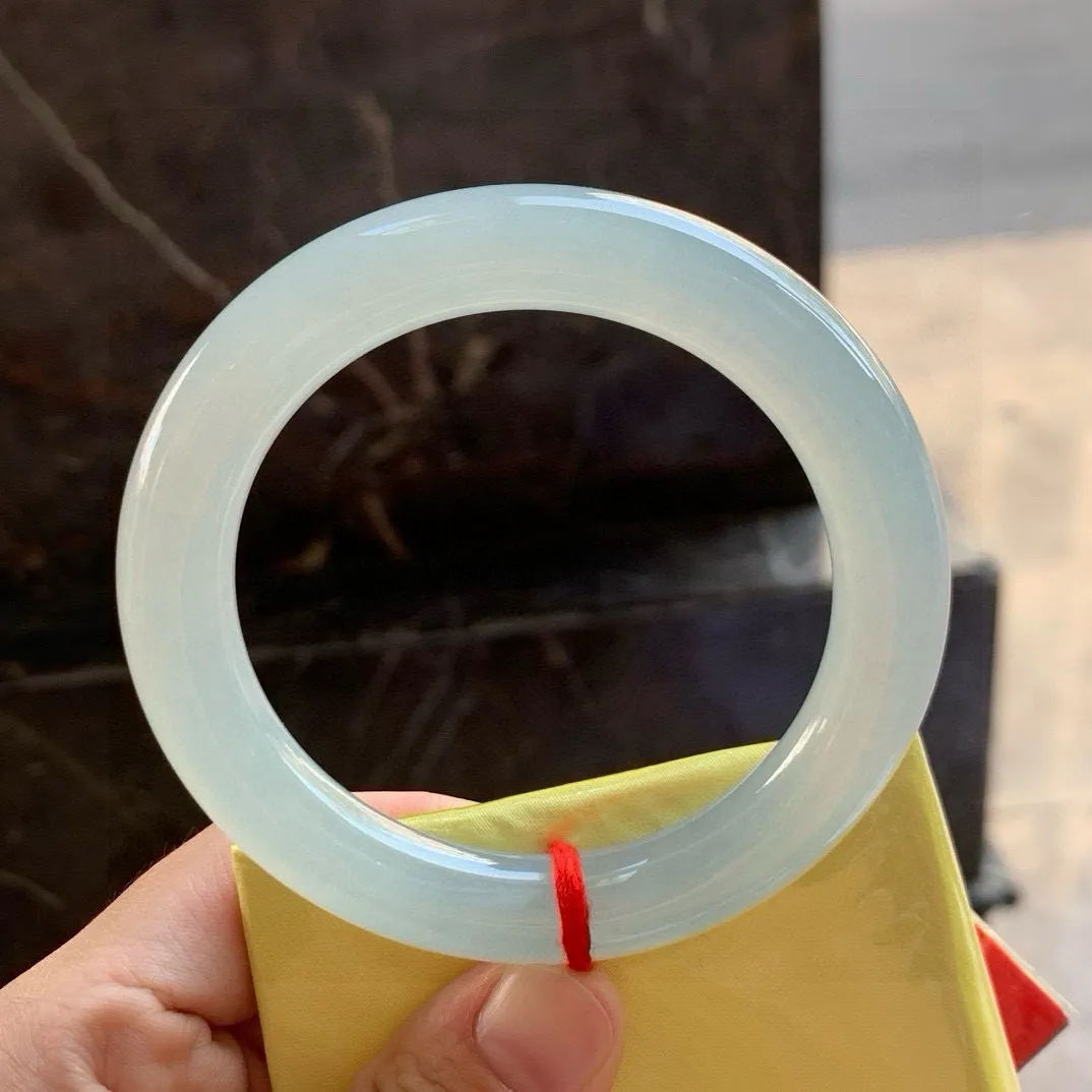 尺寸57.7/11，冰种圆条手镯
冰透水润细腻 清爽 气质