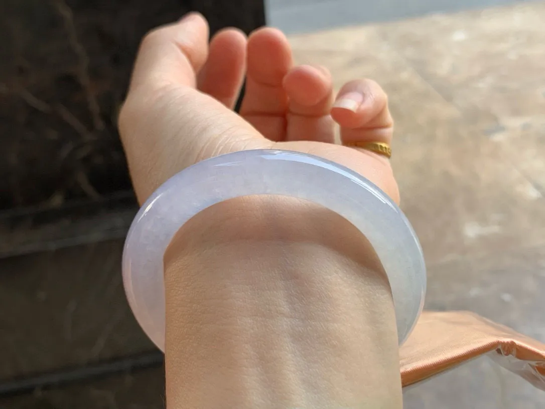 尺寸54.2/10， 冰种圆条手镯
水润细腻，冰透